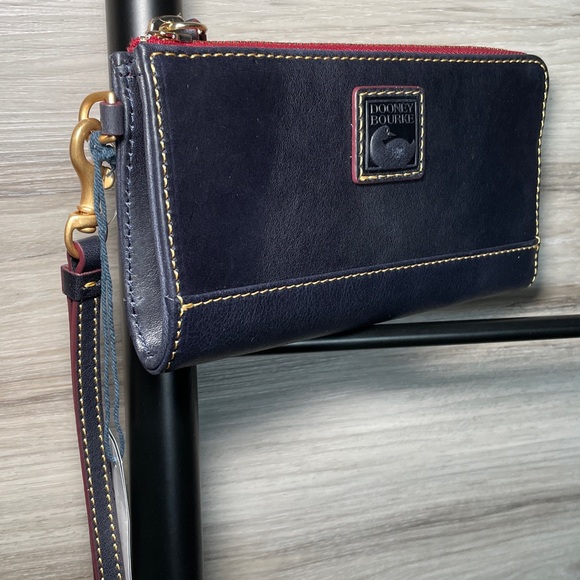 NWT- Dooney & Bourke Florentine Leather Folded Zip Wristlet, Navy